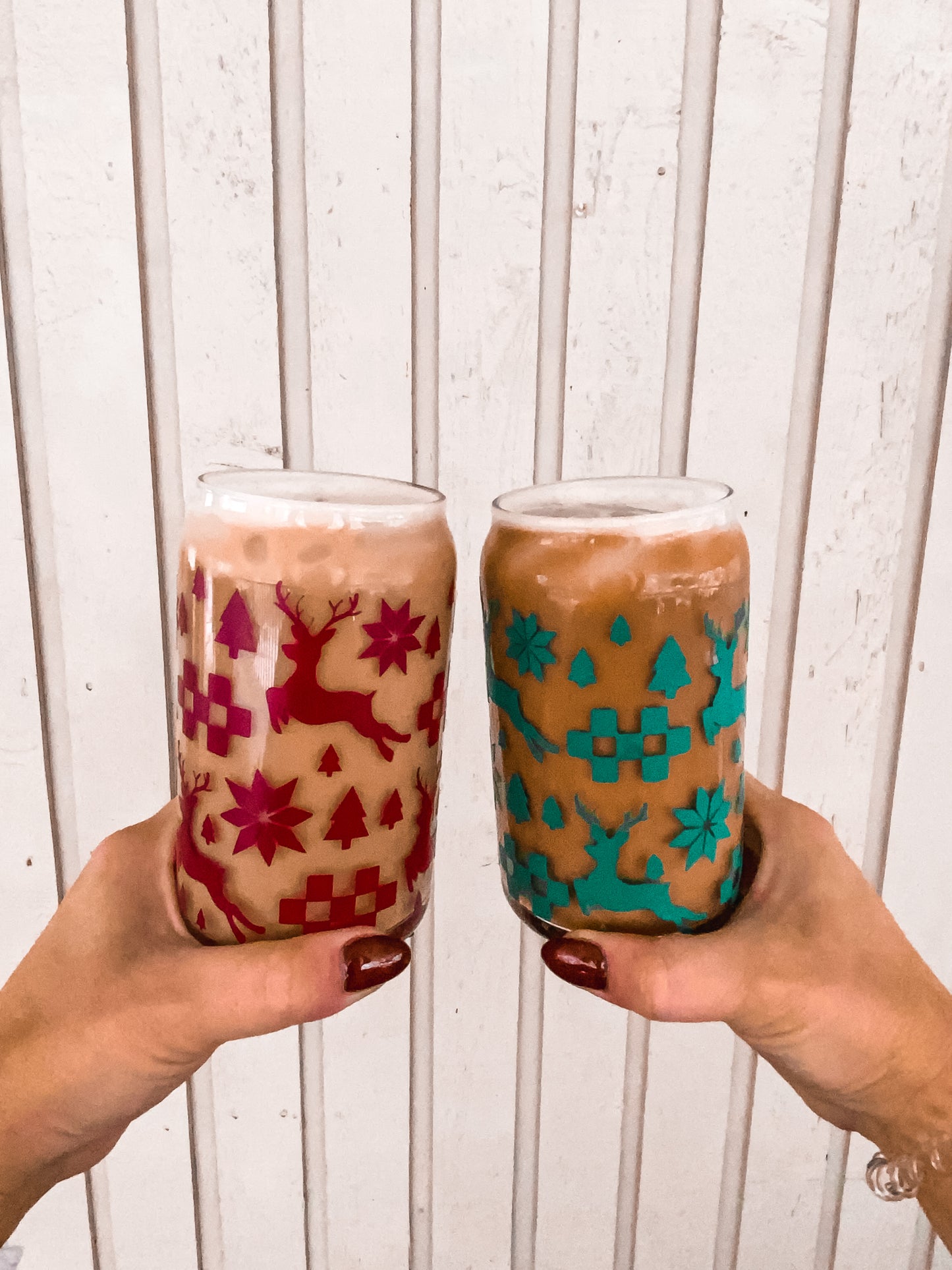 16oz. Reindeer Sweater Pattern Can Glass